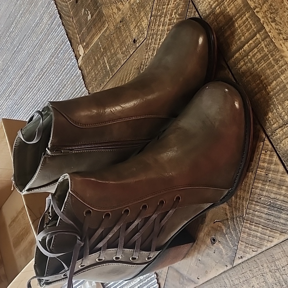 Heeled boot with corset, size 9, boulder olive